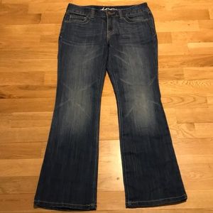 International Concepts Petite jeans with 5 pockets with a pattern on pockets